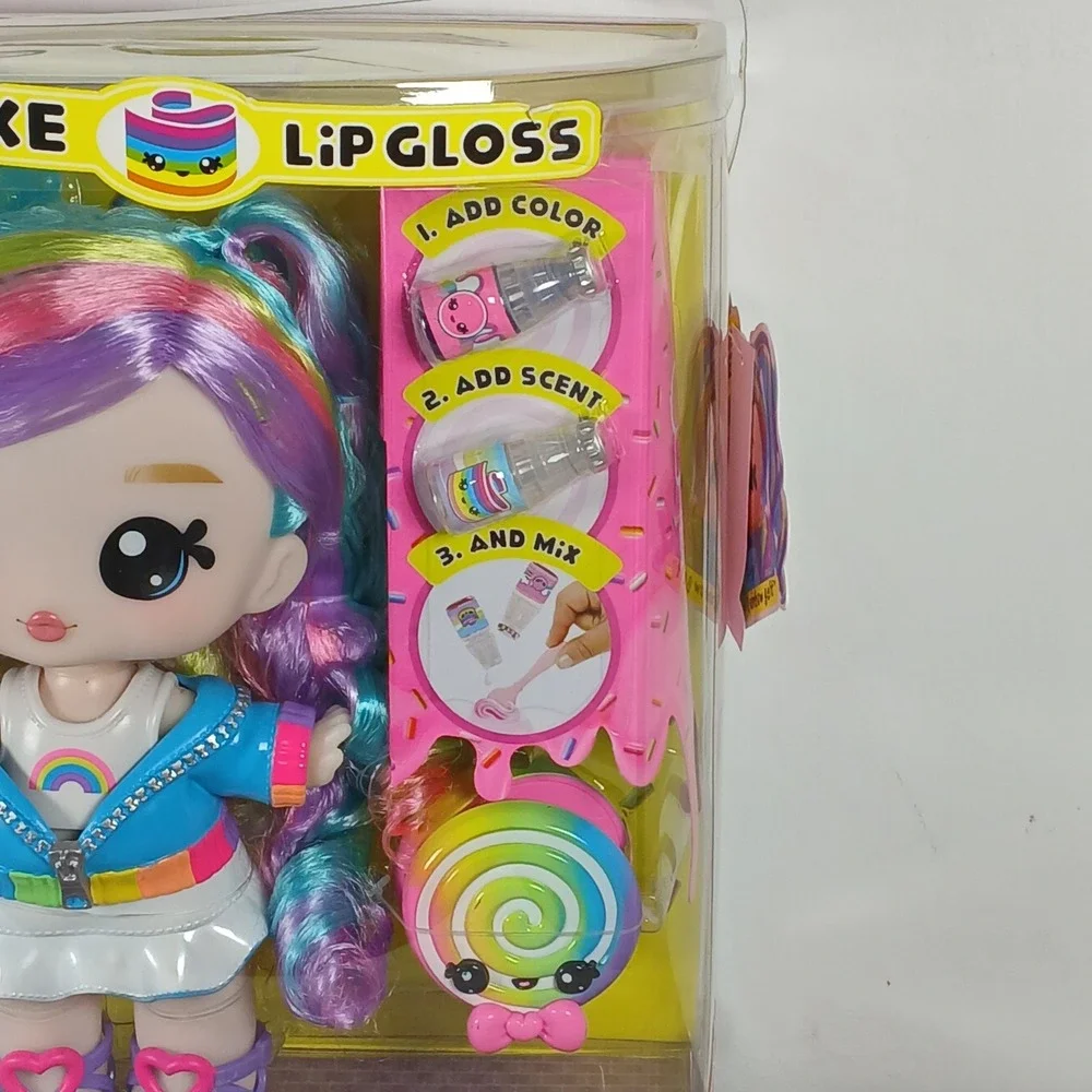 NIB Yummiland Skyler Rainbow Belt Large Doll DIY Lip Gloss Pet Swirlypop Num Nom